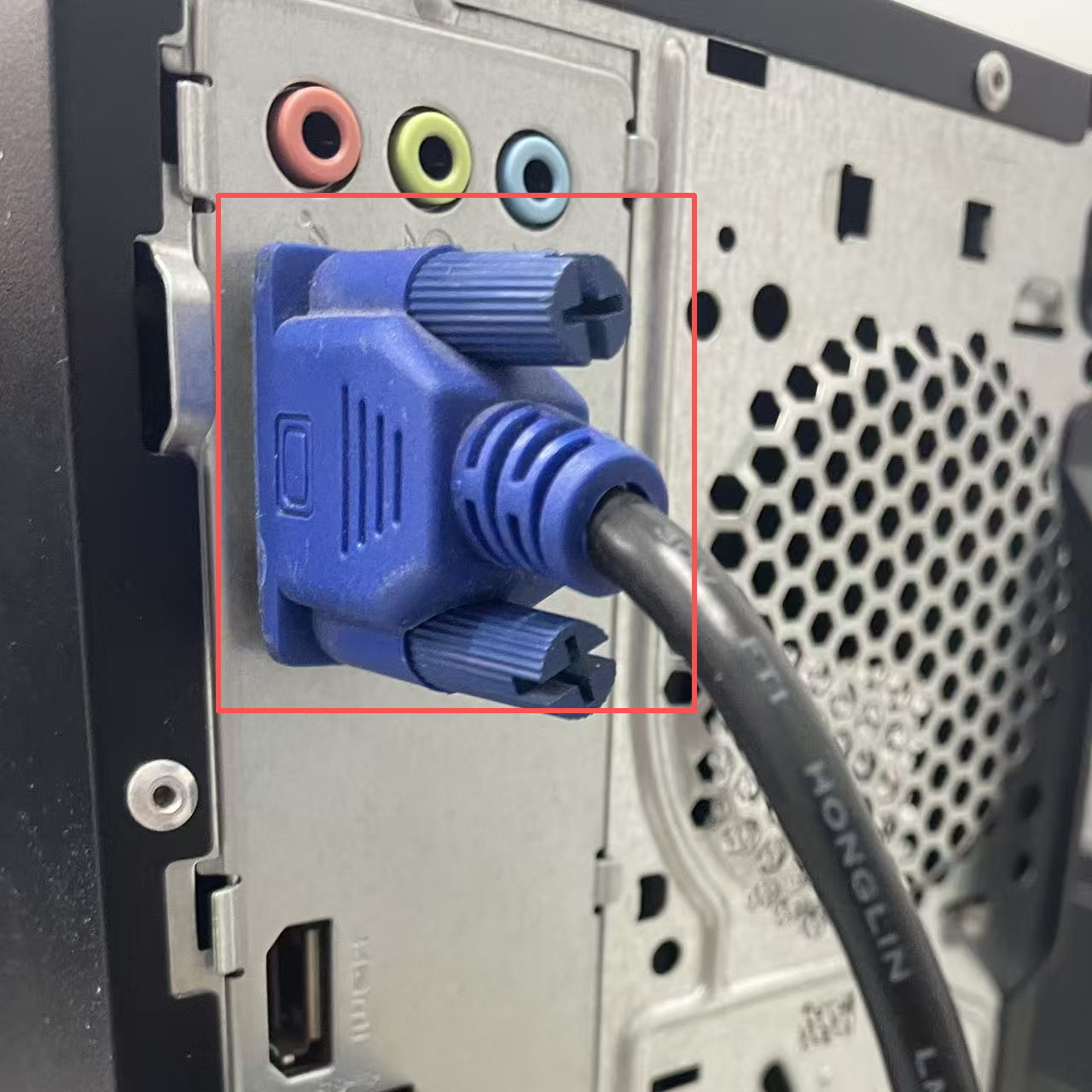 重新插拔显示器信号线