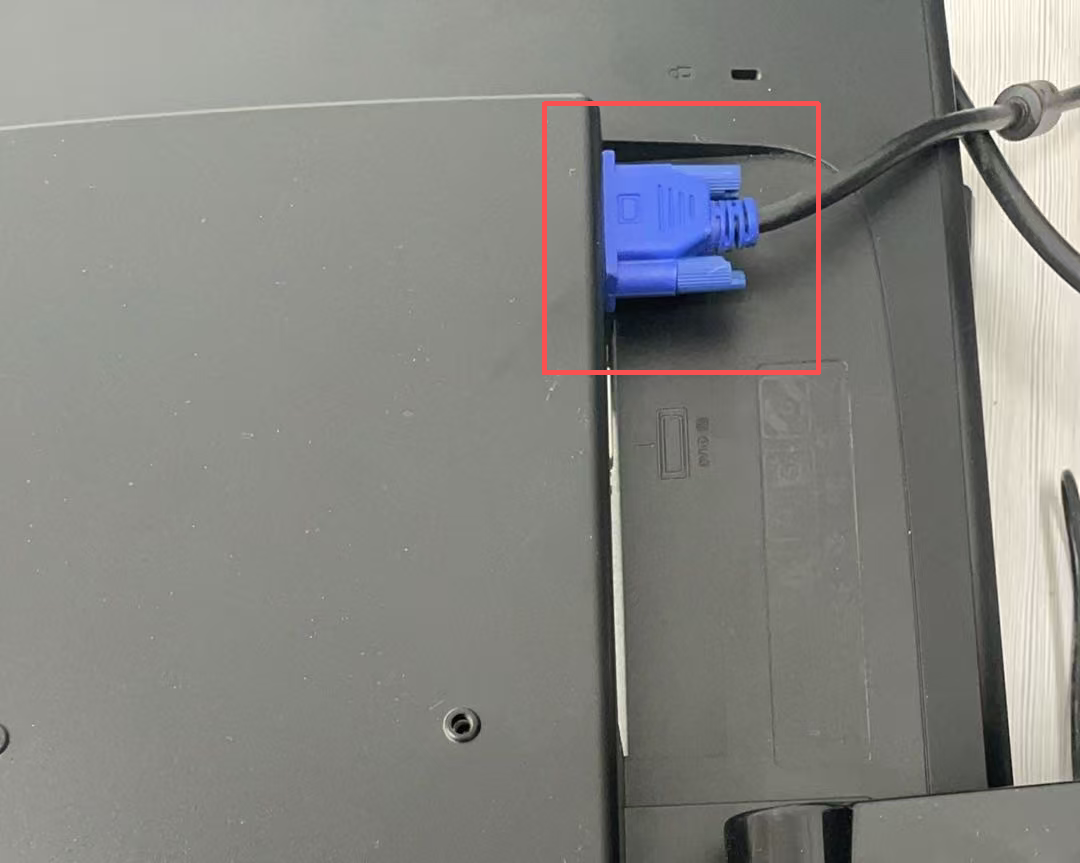 检查显示器信号线